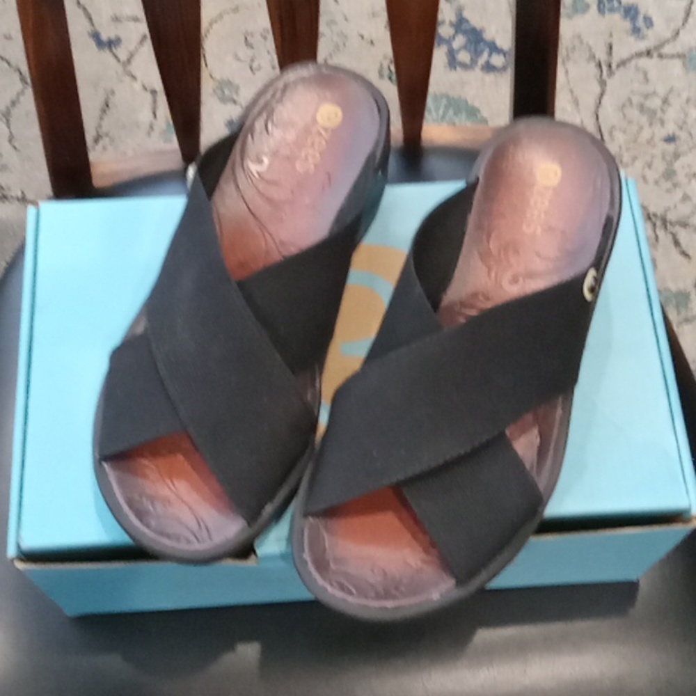 BZees women's sandals-NEW